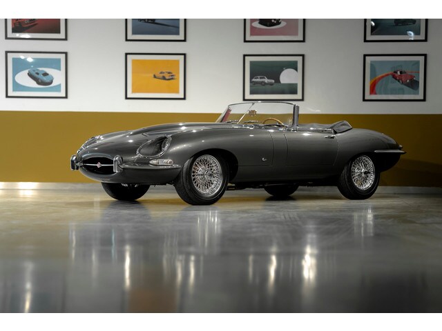 Jaguar E-Type - 3.8 OTS Outside Bonnet Latch number 243 | Concour car | 12 m