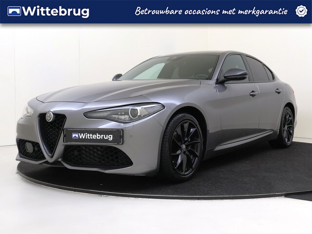 Alfa Romeo Giulia - 2.0T Super | Navigatie | Camera | Lederen bekleding | YP