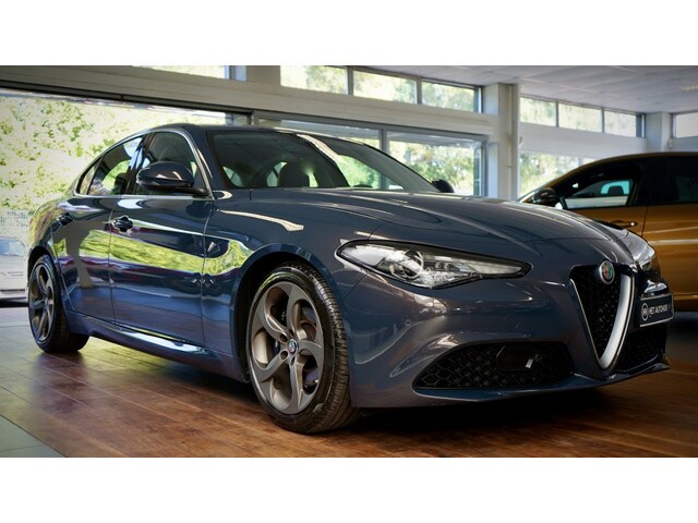 Alfa Romeo Giulia - 2.0T Super | Sport uitlaat | leder | Breedset | 12 mnd Bovag