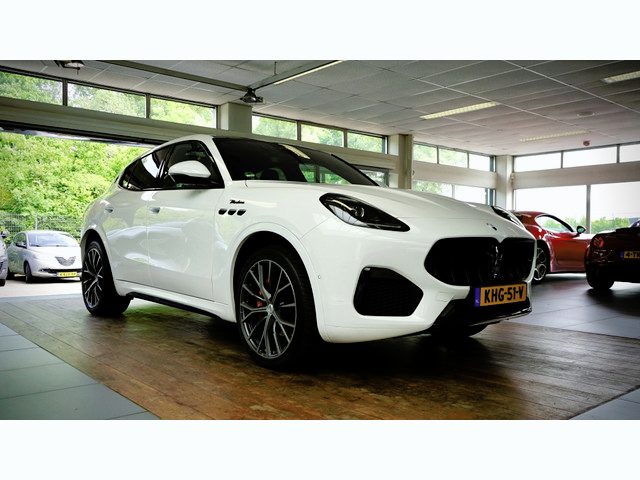 Maserati Grecale 2.0 MHEV Modena | 21 inch | 330 hp | Performance pack |