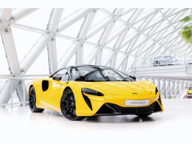 McLaren Artura 3.0 V6 Plug-in | 700 hp | Volcano Yellow | Black Pack | Perfo