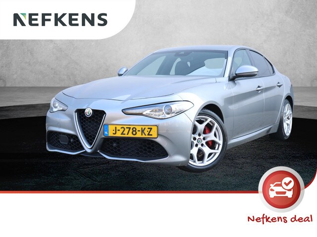Alfa Romeo Giulia - 200pk Super | 1ste eigenaar | Camera | LEER | Sportstoelen |