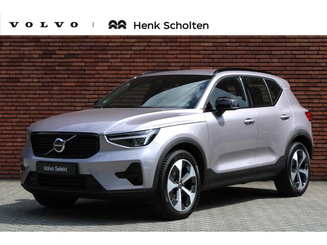 Volvo XC40 - B4 Plus Dark | Trekhaak, inklapbaar | Stoel-/stuurwielverwar