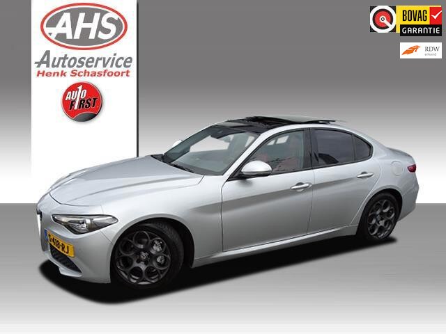 Alfa Romeo Giulia - 2.0T Super, panoramadak, rood leder