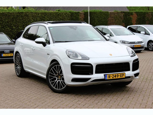 Porsche Cayenne 3.0 E-Ibrido / Trekhaak / Panoramadak / 360Camera / Luchtver