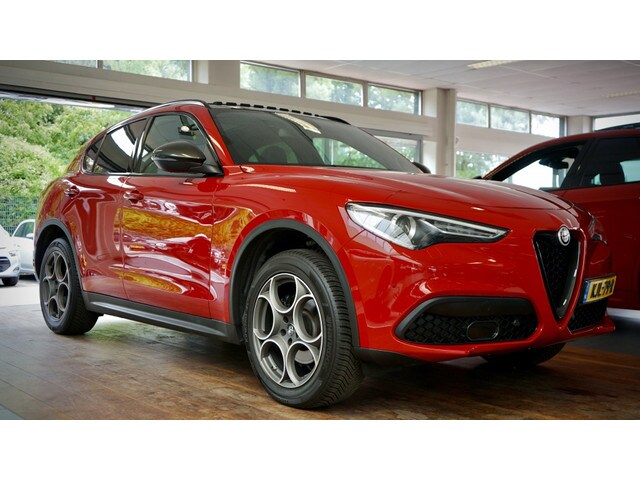 Alfa Romeo Stelvio - 2.0 T AWD B-Tech | Flippers | Carplay | Pano | Veloce stoel