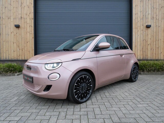 Fiat 500e - La Prima 42 kWh 3+1 *Leder *17 inch *Unieke kleur