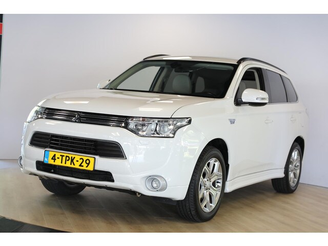 Mitsubishi Outlander - 2.0 PHEV Instyle | Schuif- kanteldak | Trekhaak