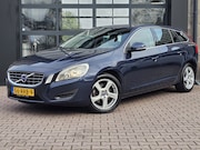 Volvo V60 - 1.6 T3 Momentum | Navi | Trekhaak | All-seasons | PDC | Crui