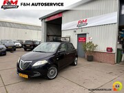 Lancia Ypsilon - 0.9 TwinAir Platinum Airco, cruise, pano, pdc