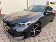 BMW 5-serie - 530e PHEV 09-2024 M-SPORT LEDER SFEER CAMERA NAP 1-EIG LUXE
