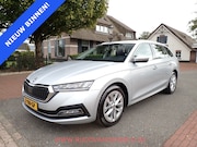 Skoda Octavia - Combi 1.5 e-TSI / ACC / CARPLAY / KEYLESS / CAMERA / SFEERVE