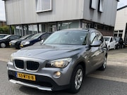 BMW X1 - sDrive18d Executive. Navigatie, Leder, Panorama dak Enz enz.