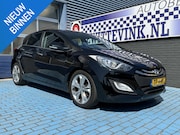 Hyundai i30 - 1.6 CRUISE NAVI TREKHAAK STOELVER. PDC. PANODAK