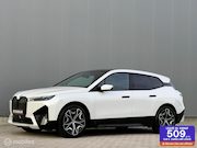 BMW iX - xDrive40 Pano | Trekhaak | H/K | Sportpakket | SOH 95%