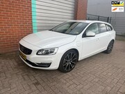 Volvo V60 - 2.4 D5 Twin Engine R-Design Bj:2015 NAP