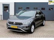 Volkswagen T-Roc - 1.5 TSI Life Automaat, trekhaak, camera.