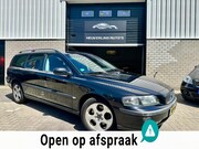 Volvo V70 - 2.4 Comfort Line | Automaat | Airco | Cruise | Trekhaak