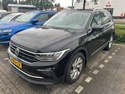 Volkswagen Tiguan - 1.5 TSI 150 pk Life 7-DSG | Wegklapbare Trekhaak | Achteruit