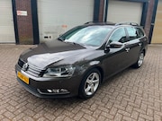Volkswagen Passat - 1.6 TDI BlueMotion Executive Edition CLIMA / CRUISE