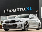 BMW 3-serie - 330e Touring M Sport Pano HUD Keyless Laser
