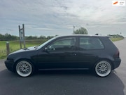 Volkswagen Golf - 1.6