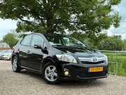 Toyota Auris - 1.8 Full Hybrid Business | Cruise + Clima nu € 7.975,