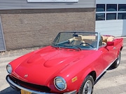 Fiat 124 - 2000 H5 rijd goed geen roest zeer nette staat