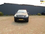 Mercedes-Benz M-klasse - 350 letop zeer nette auto rijdt en schakelt goed maar motor