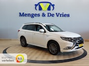 Mitsubishi Outlander - 2.4 PHEV S-Edition Airco ECC | Panorama | Trekhaak | Adaptiv