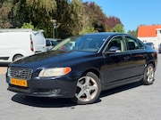 Volvo S80 - 2.4 D5 Momentum/Automaat/Airco/Leer/PDC/LMV