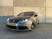 Volkswagen Golf - 3.2 R32