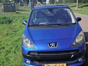 Peugeot 1007 - 1.6-16V Sporty