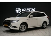 Mitsubishi Outlander - 2.4 PHEV Pure + TREKHAAK / CARPLAY / CAMERA / STOELVERWARMIN