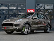 Porsche Cayenne - 3.0 S E-Hybrid Pano|Luchtvering|Navi|Camera|Bose|Sport-Chron