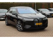 BMW iX - xDrive40 Executive 77 kWh / SoH 97, 3% / Trekhaak / Panorama