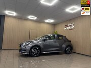 Toyota Yaris - 1.5 Hybrid Comfort * Navigatie / Camera / 17" LM Velgen / De
