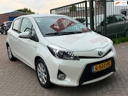 Toyota Yaris - 1.5 Full Hybrid Aspiration Automaat 2e eigenaar dealer onder