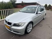 BMW 3-serie - Touring 318i High Executive Auto verkeert