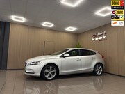 Volvo V40 - 2.0 T3 Nordic+ * Dealer onderhouden / Navigatie / LED / Stoe