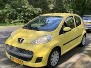 Peugeot 107 - 1.0-12V Millesim 200