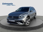 Volkswagen Tiguan - Elegance 4Motion/AHK/Pano/StHz Klima Navi Leder