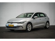 Volkswagen Golf - 1.0 eTSI Life | Stoelverwarming | Climate | Navigatie | ACC