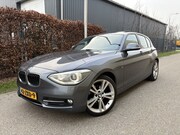 BMW 1-serie - 114i Business+ / SPORT / LEER / SCHUIFDAK / NAVI / STOELVERW