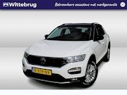 Volkswagen T-Roc - 1.5 TSI 150pk Style DSG Automaat / Navigatie by APP / Parkee
