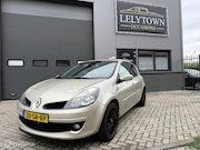 Renault Clio - 1.6-16V Initiale | Pano | Leer | Keyless |
