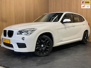 BMW X1 - SDrive20i|M-PAKKET|BLACK&WHITE|AUTOMAAT|PANORAMADAK|SPORT VO