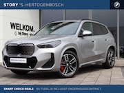 BMW iX1 - eDrive20 M Sport / Trekhaak / Panoramadak / Sportstoelen / C