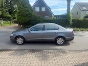 Volkswagen Passat - 1.6 FSI Trendline*automaat*airco*cruise control*trekhaak