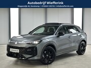 Volkswagen T-Roc - 1.5 eTsi R-Line First Edition | H&K | Trekhaak | Pano | Blac